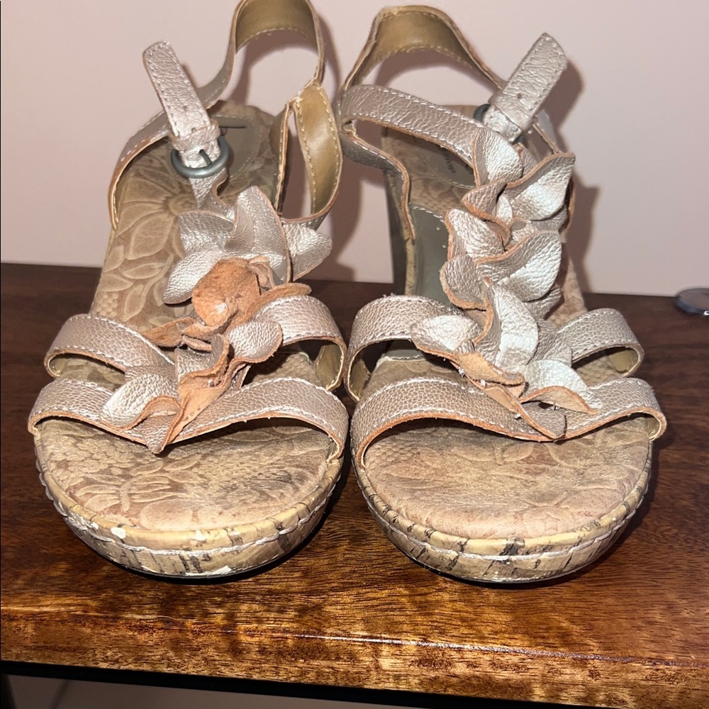 b.o.c. Women's Floral Tan Sandals - Picture 3 of 10